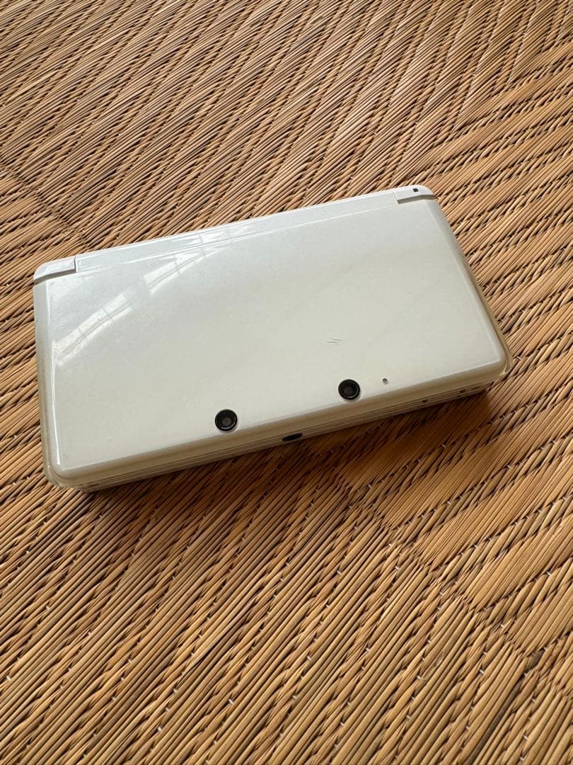 Nintendo 3DS 本体　(ホワイト)