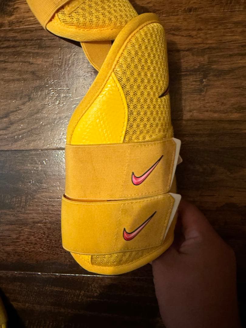 Nike イエロー エルボーガード　MLB支給品